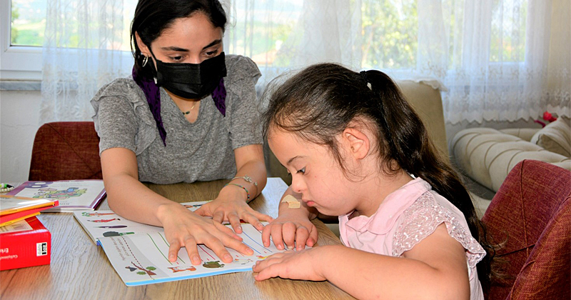 Samsun'da Down Sendromlu çocuklara evde eğitim 