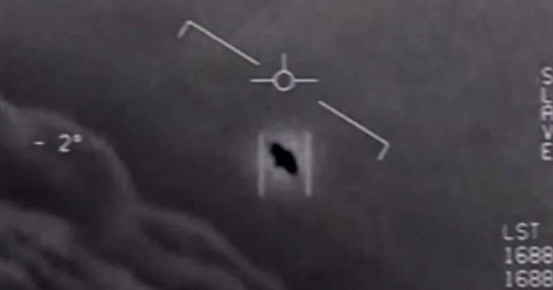 ABD Donanmasında hiç yayınlanmamış UFO görüntüleri var!