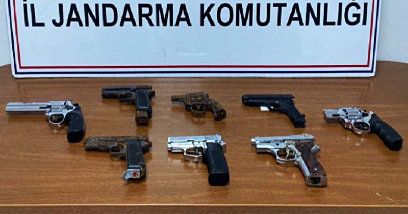 Samsun'da bir evde 4 silah bulundu