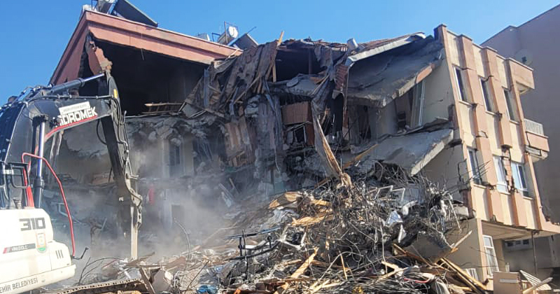 Depremde 56 bin 80 bina yıkık ve ağır hasarlı