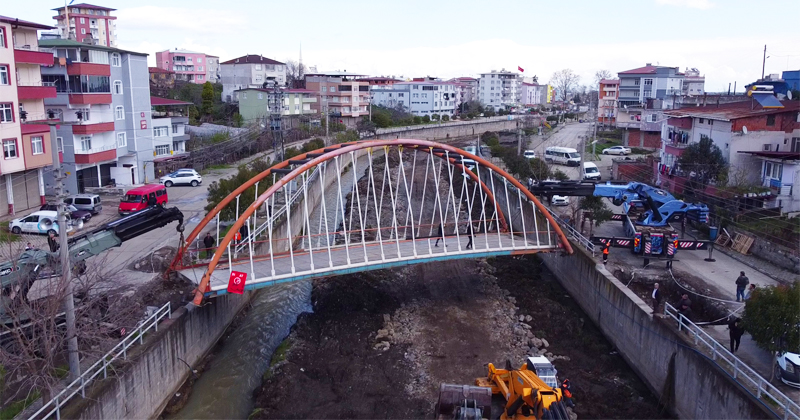 Samsun'da dere üzerindeki demir köprü kaldırıldı