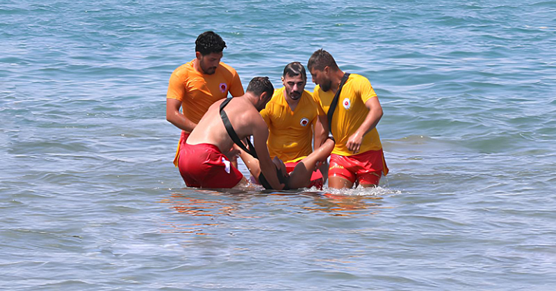 Samsun'da denizde boğulma tehlikesi geçiren 11 kişi kurtarıldı