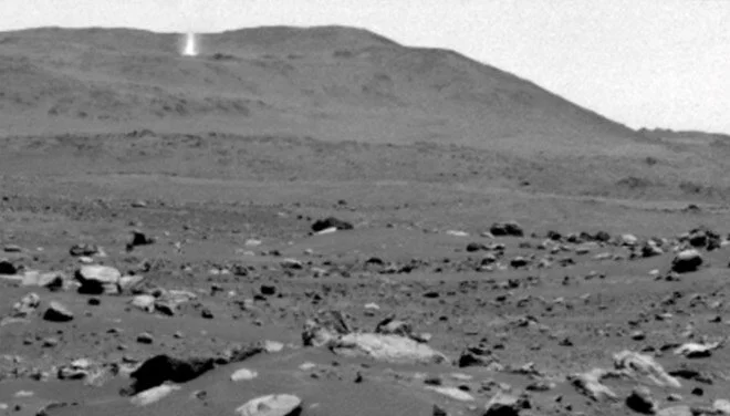 Mars topraklarında toz şeytanı görüntülendi