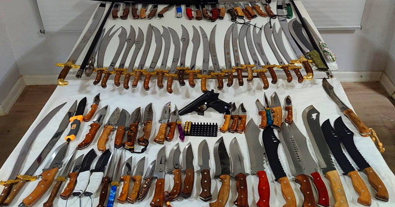  Samsun'da sosyal medyadan kılıç ve bıçak satan zanlı ele geçirildi